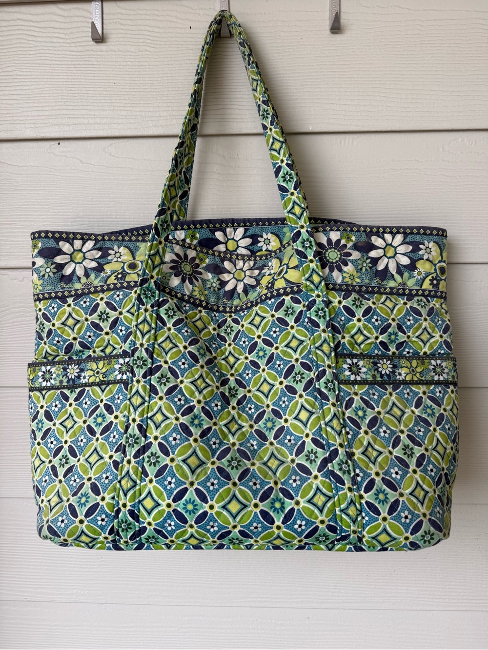 Vera Bradley Quilted Tote Bag - Daisy Daisy Pattern - 10 Pockets